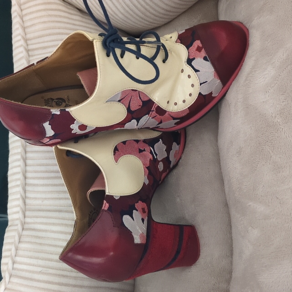 BAHIANA LACE-UP HEEL Red Floral Size 8 By John Fluevog